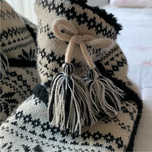 Cozy Knit Patterned Slippers - Picture 2 of 3